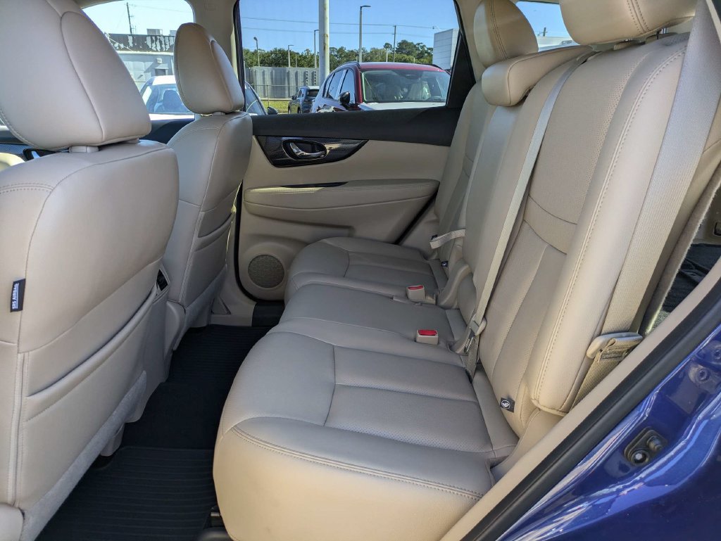 Used 2017 Nissan Rogue SL w/ SL Premium Package FWD image 15