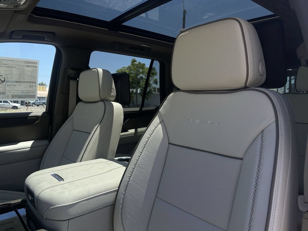 New 2026 GMC Yukon Denali w/ Denali Reserve Package AWD/4WD image 19