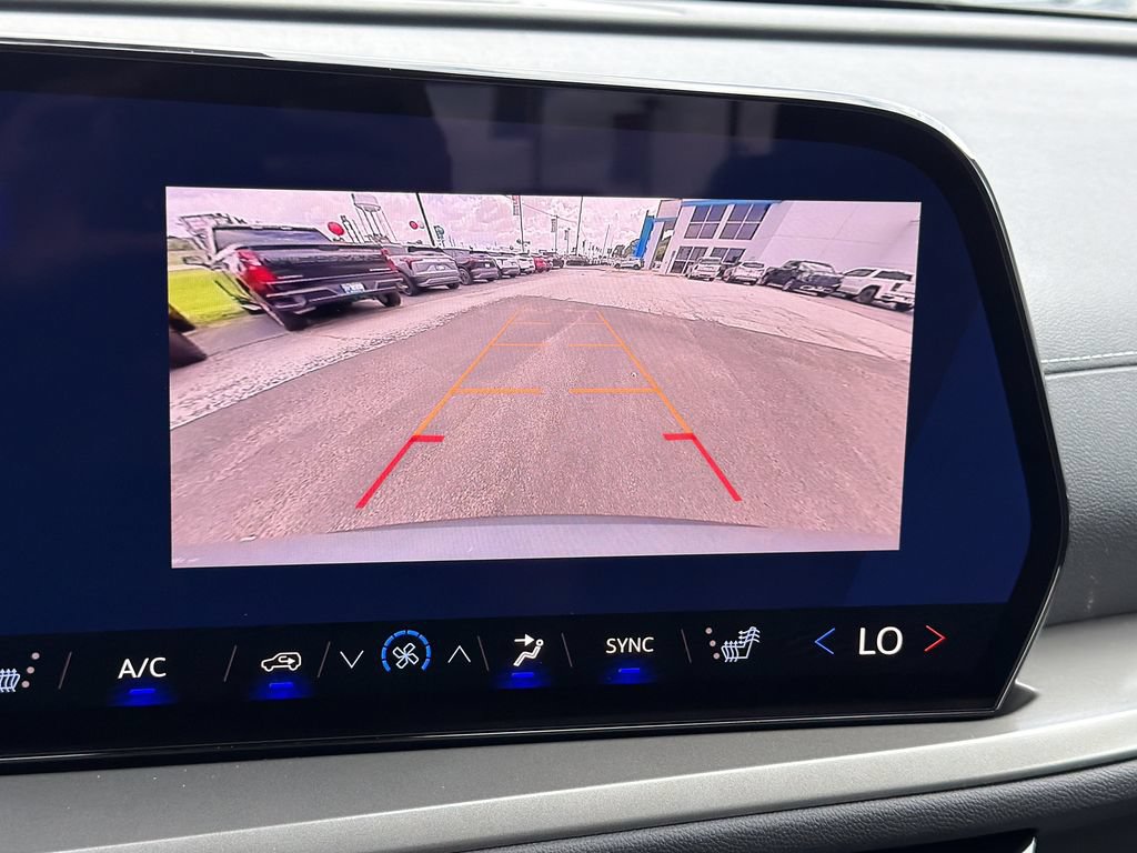 New 2026 Chevrolet Traverse LT w/ Sun and Wheel Package FWD image 13