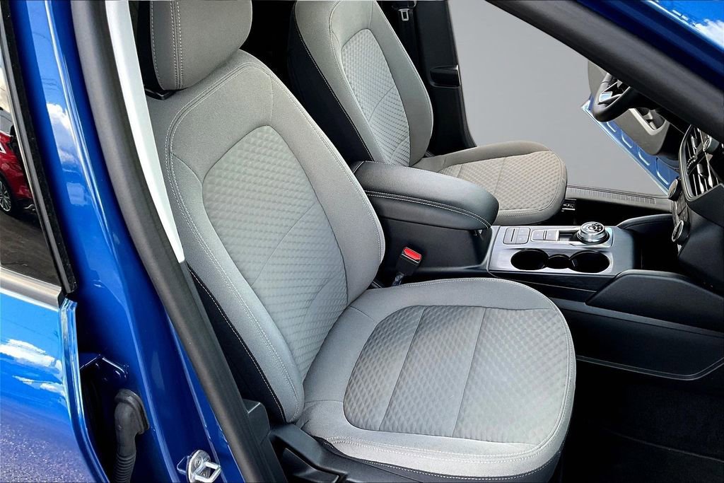 Certified 2022 Ford Escape SE w/ SE Sport Appearance Package AWD/4WD image 32