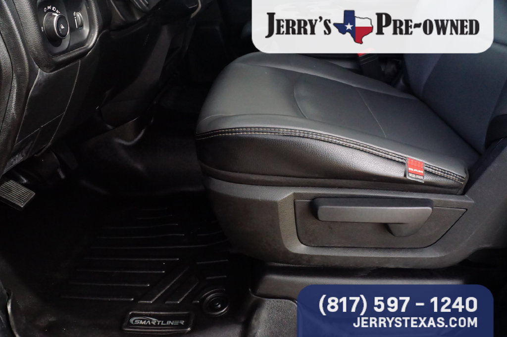 Used 2022 RAM 3500 Tradesman w/ Chrome Appearance Group AWD/4WD image 16