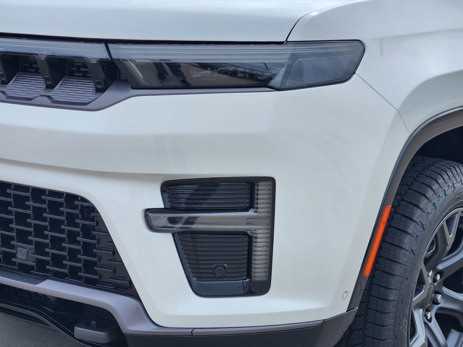 New 2026 Jeep Grand Wagoneer 4WD image 9
