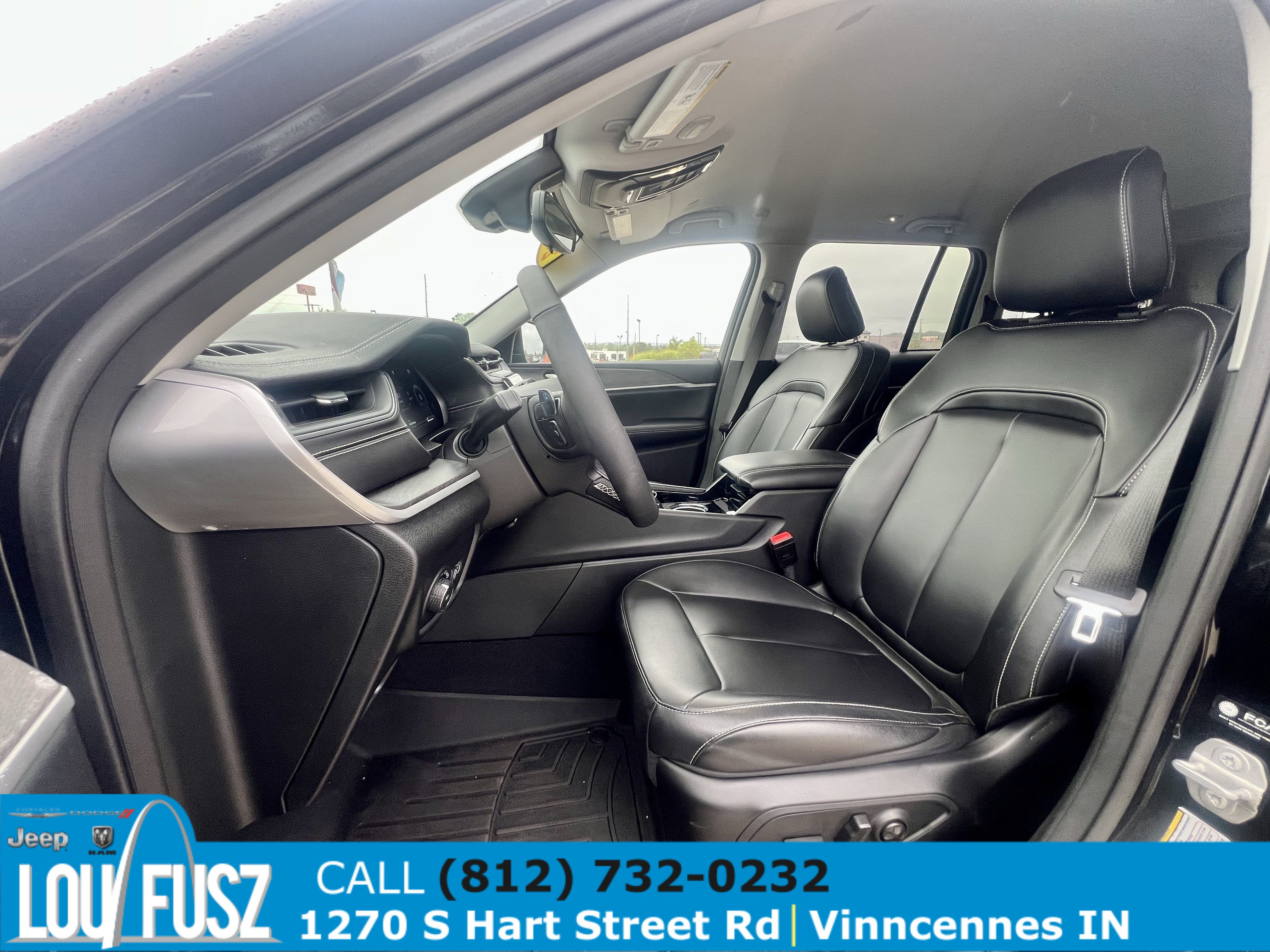 Used 2023 Jeep Grand Cherokee Limited w/ Black Appearance Package AWD/4WD image 9