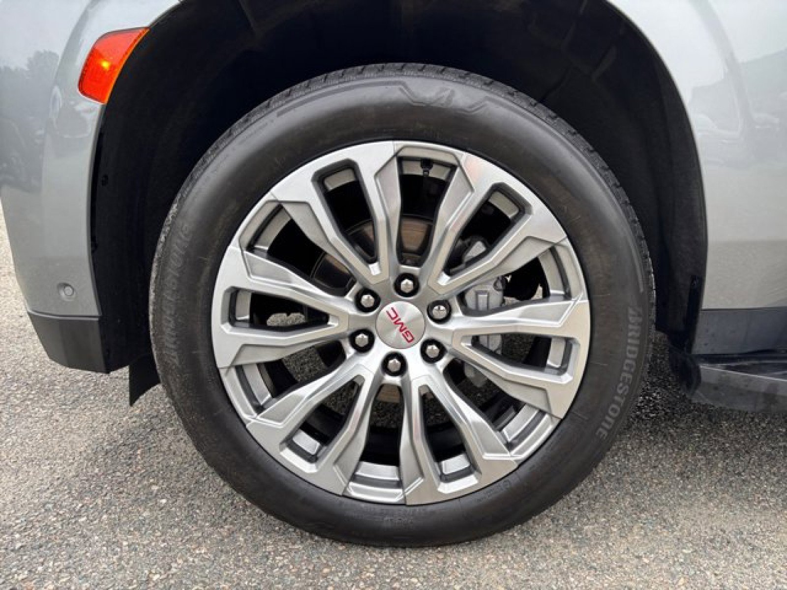 Used 2023 GMC Yukon Denali w/ Advanced Technology Package image 9