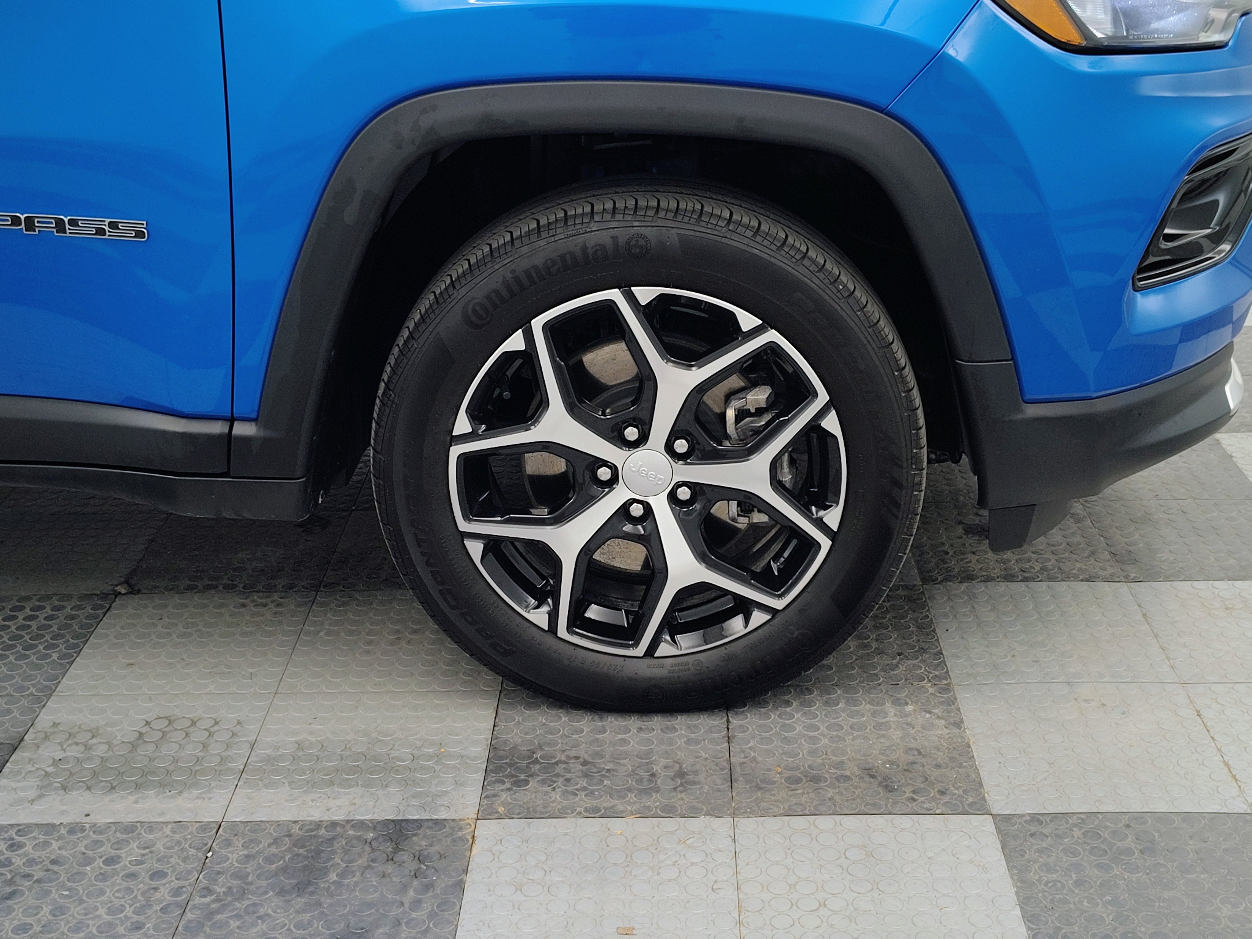 Used 2024 Jeep Compass Limited AWD/4WD image 11