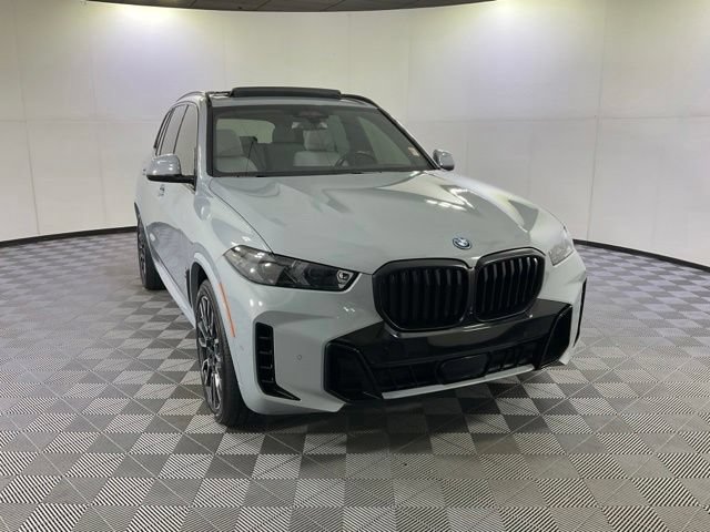 Used 2024 BMW X5 xDrive50e AWD/4WD image 3