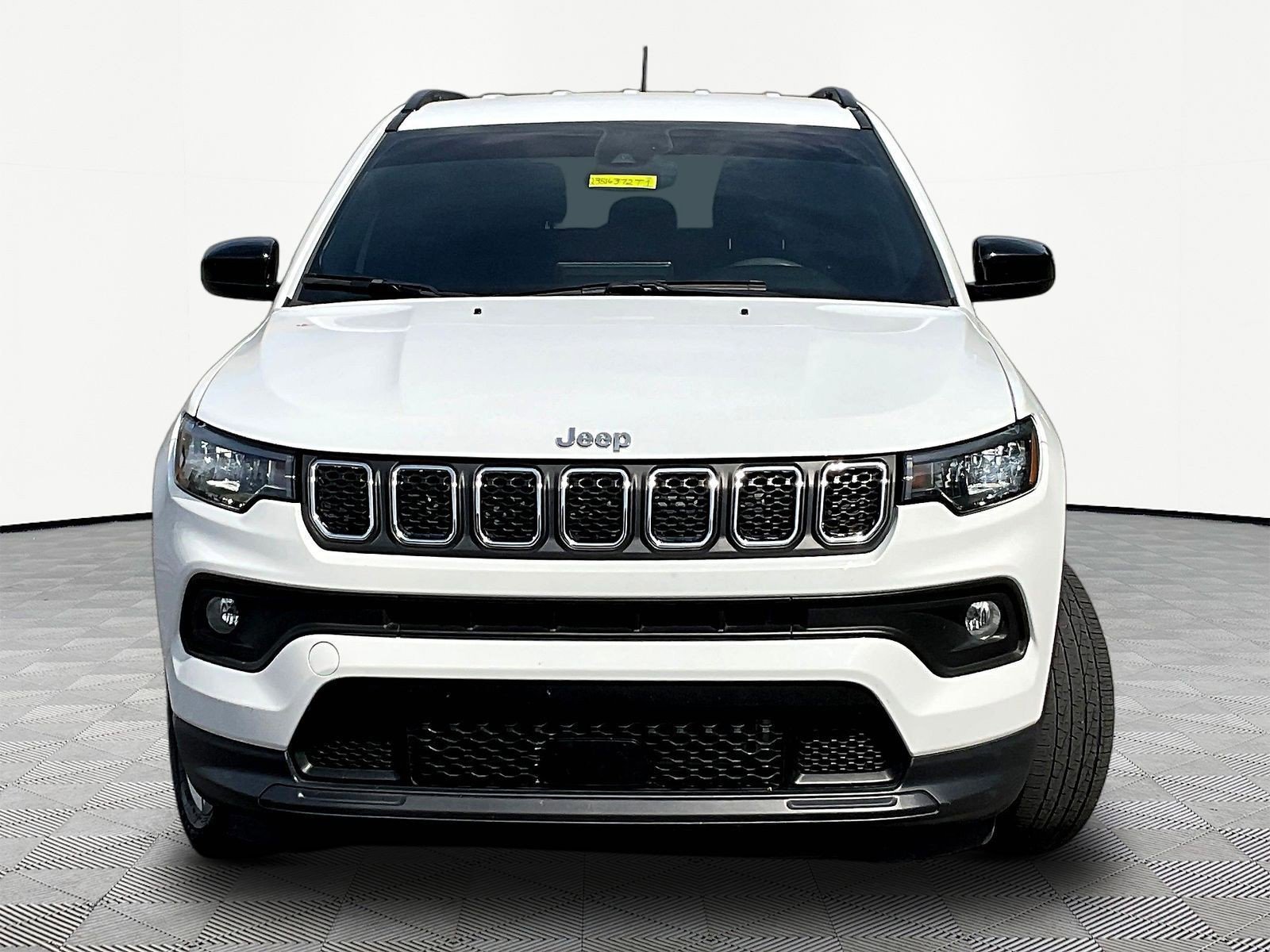 Used 2023 Jeep Compass Latitude w/ Convenience Group AWD/4WD image 2