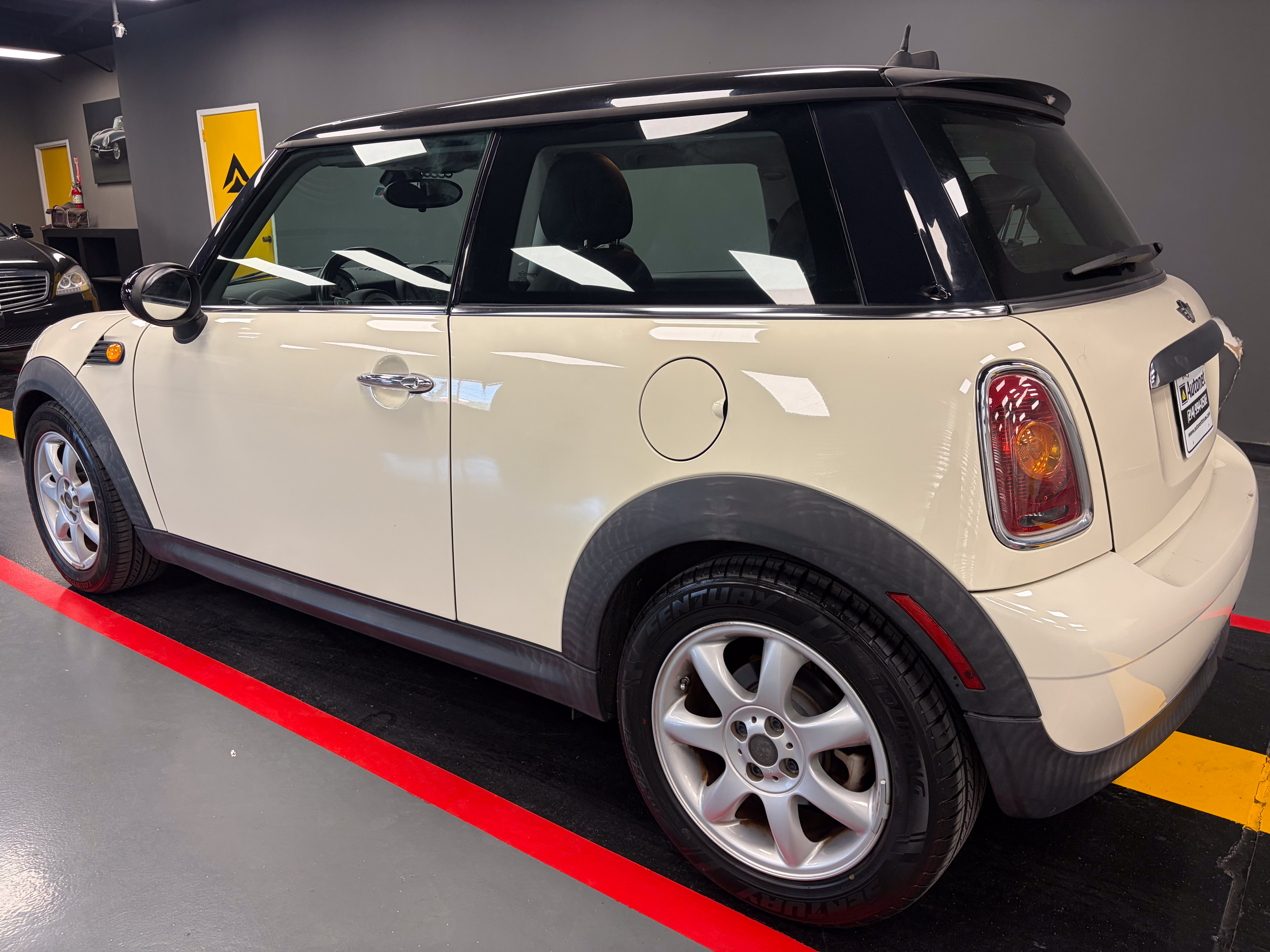 Used 2010 MINI Cooper Hardtop FWD image 3