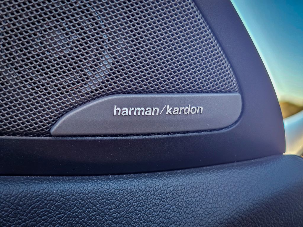 Used 2023 BMW X6 xDrive40i w/ Premium Package image 13