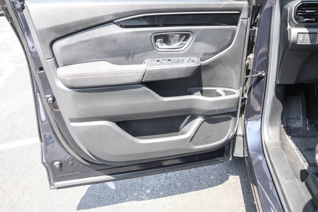 Used 2025 Honda Pilot Sport image 26