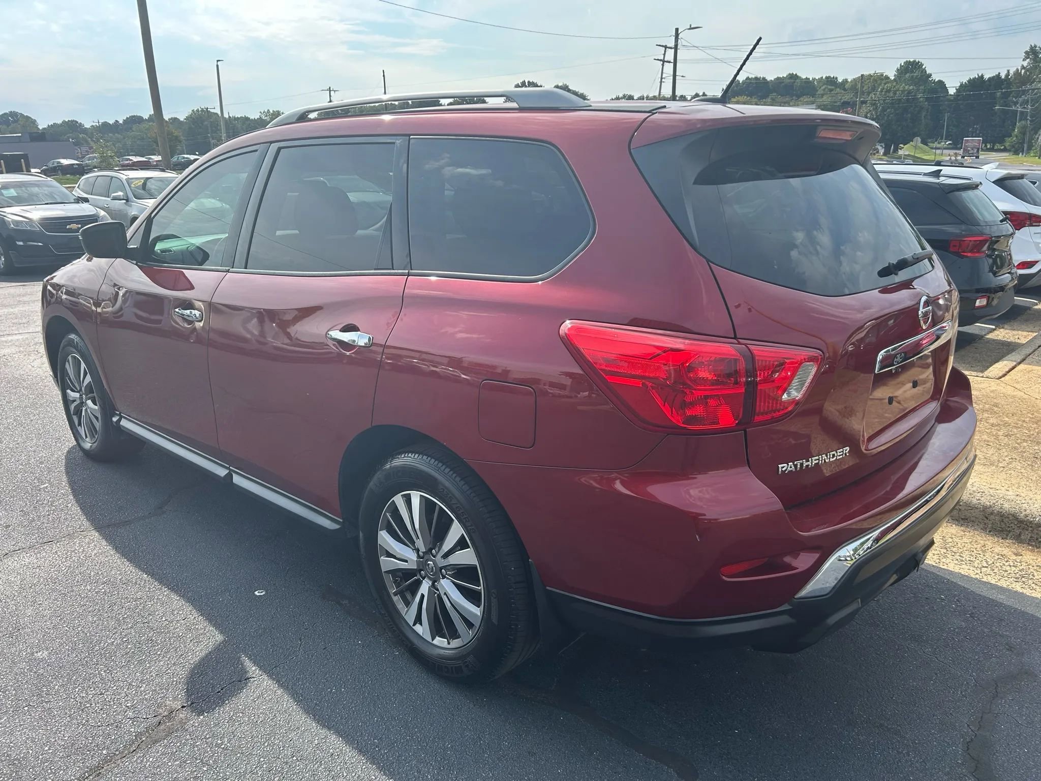 Used 2018 Nissan Pathfinder S image 5