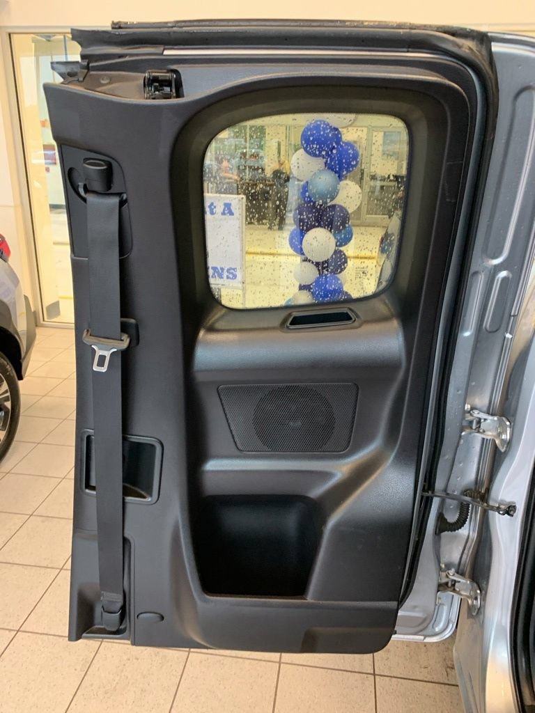 Used 2020 Toyota Tacoma SR5 w/ SR5 Appearance Package (SM) AWD/4WD image 21