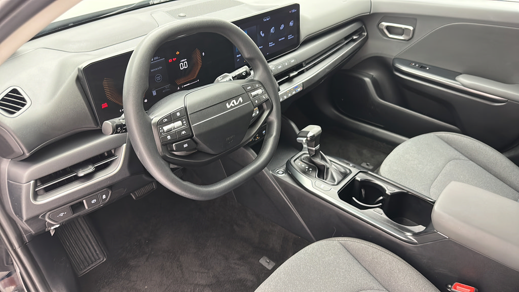 Used 2025 Kia K4 FWD image 11