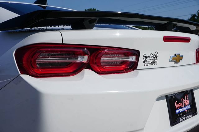 Used 2023 Chevrolet Camaro LT RWD image 7