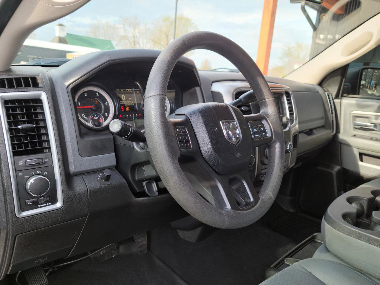 Used 2018 RAM 2500 SLT image 9