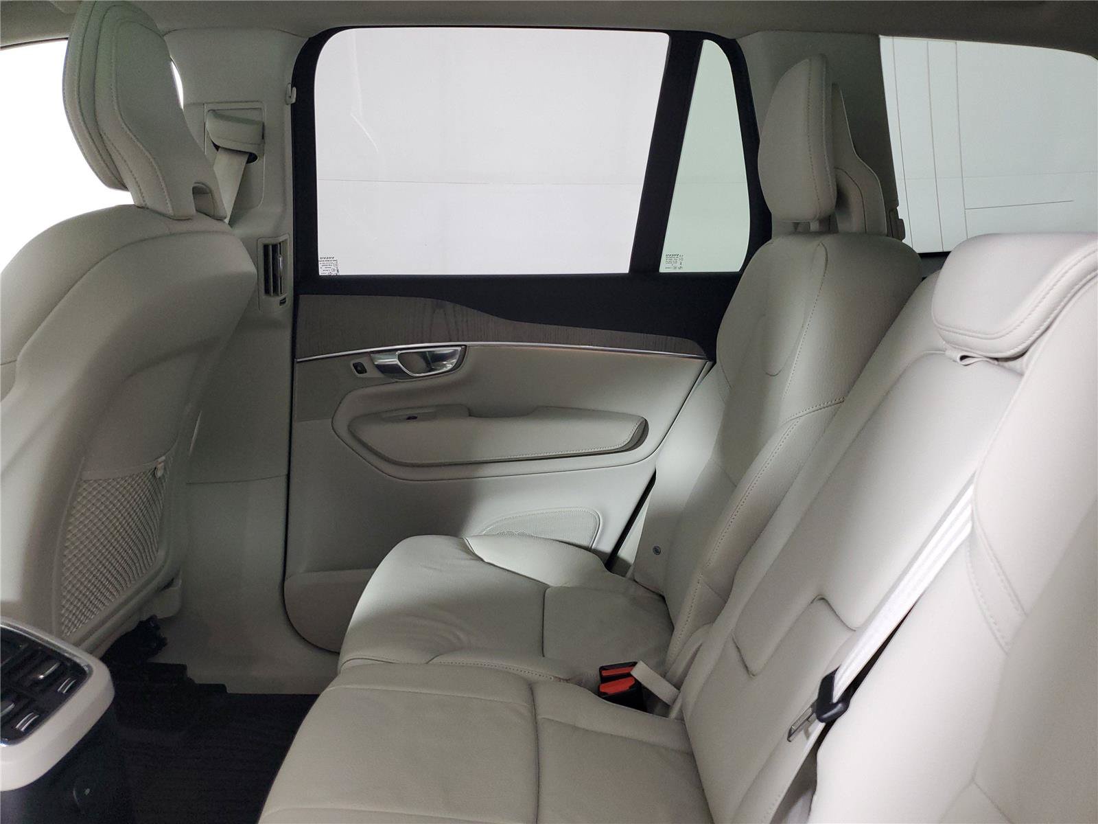 Certified 2025 Volvo XC90 T8 Plus w/ Protection Package Premier AWD/4WD image 12