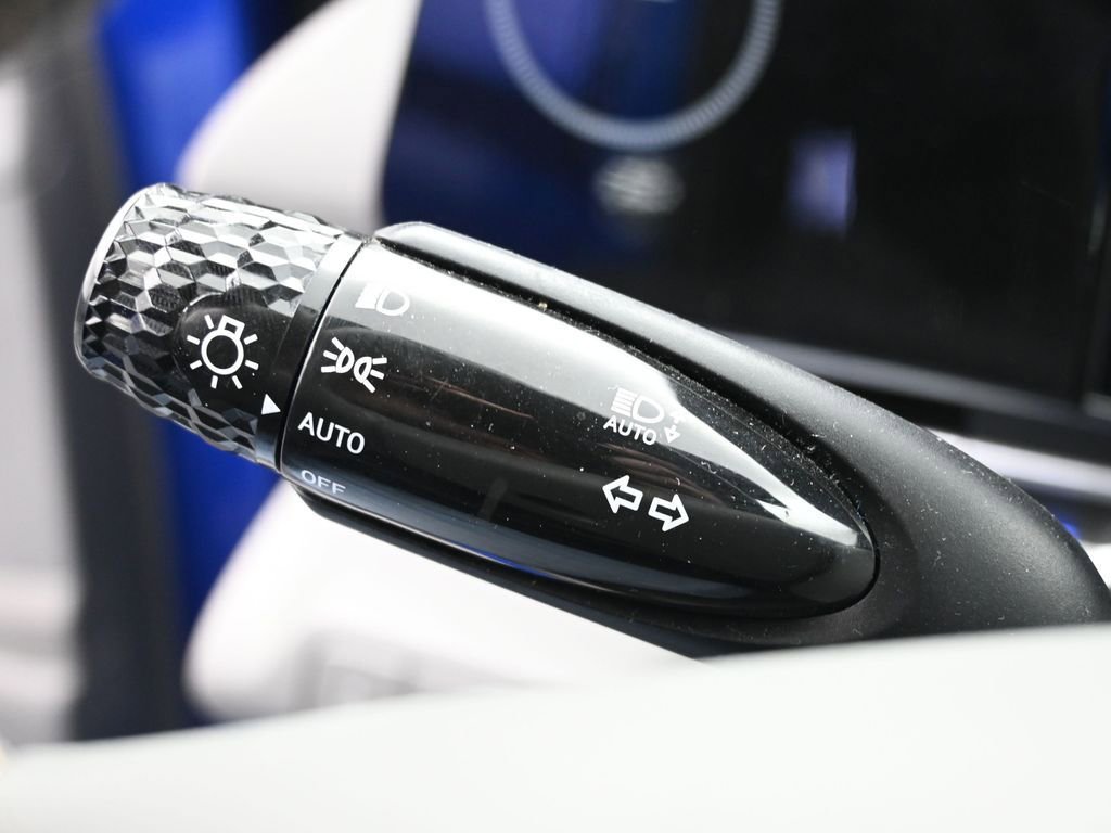 Used 2025 Hyundai Elantra SEL image 30