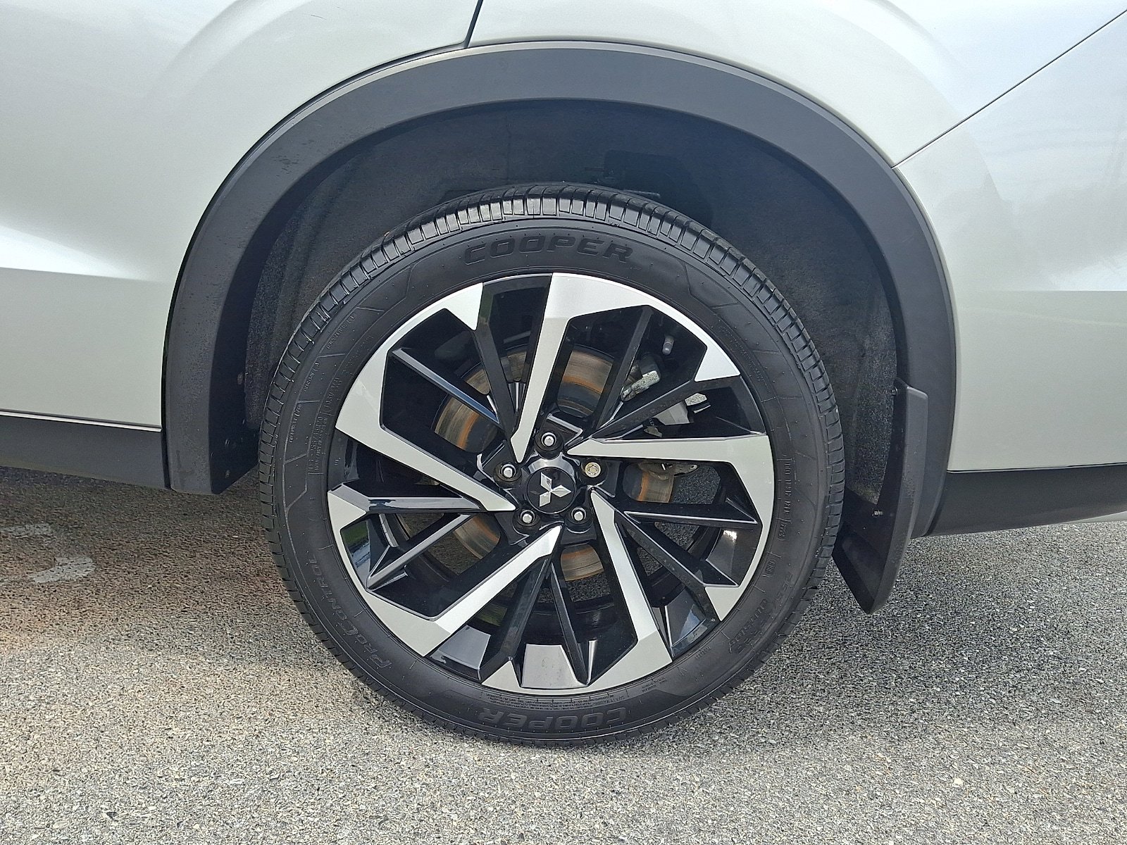 Used 2023 Mitsubishi Outlander SE image 8