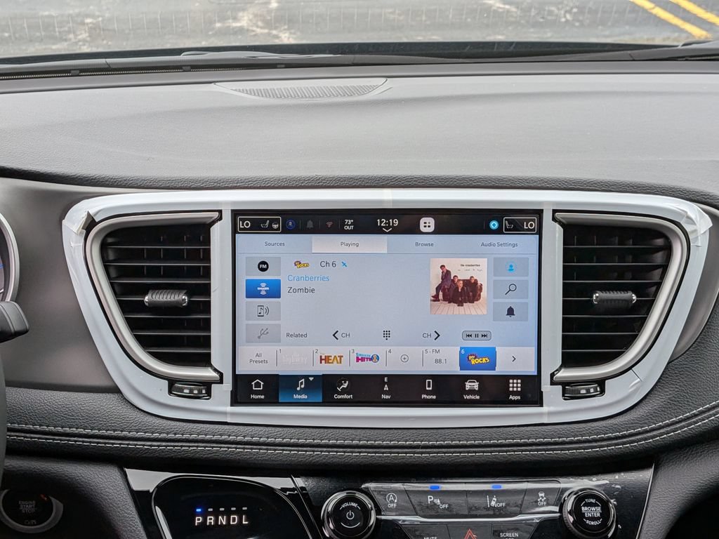 New 2027 Chrysler Pacifica Limited AWD/4WD image 19