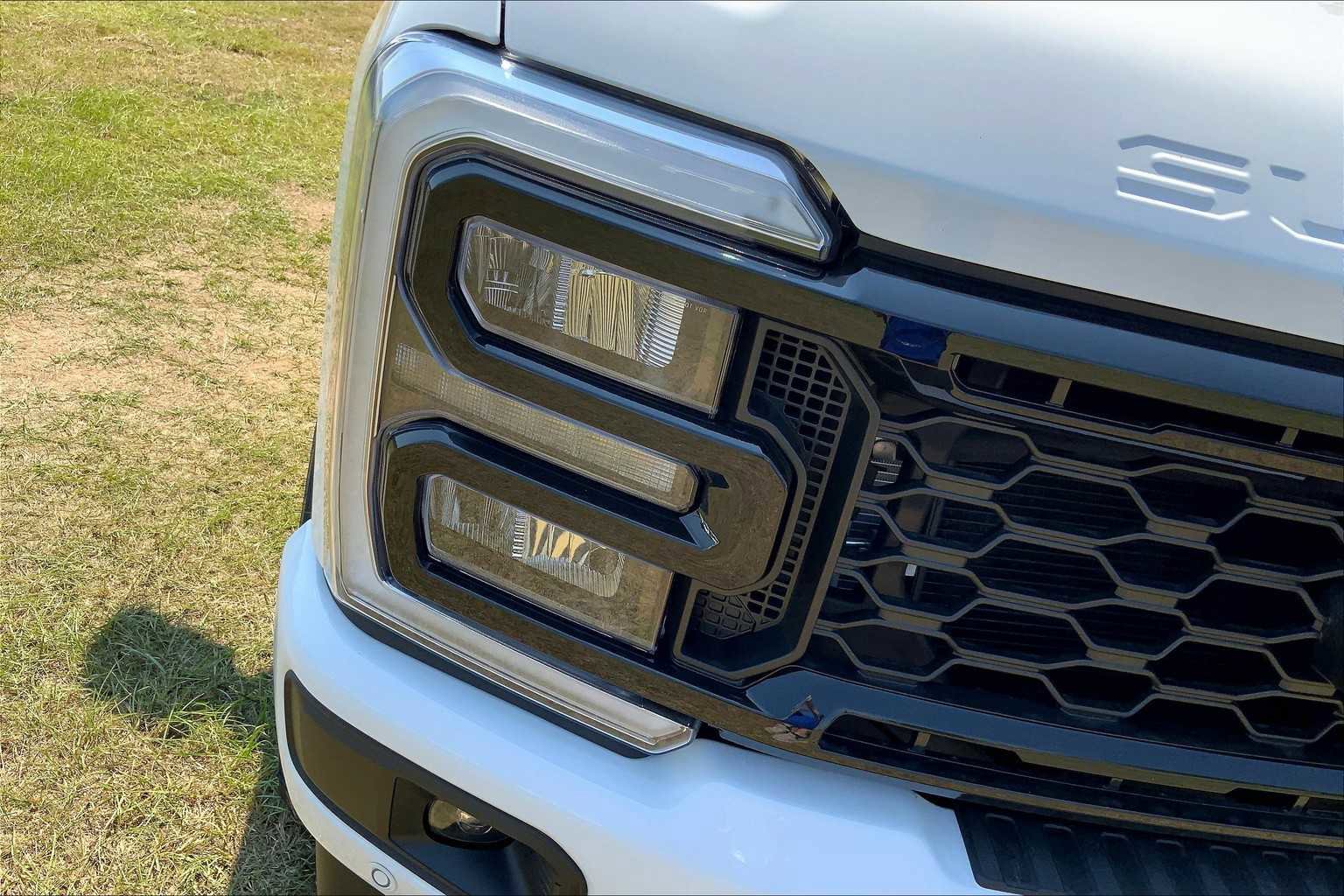 New 2025 Ford F350 Lariat w/ Lariat Ultimate Package image 13