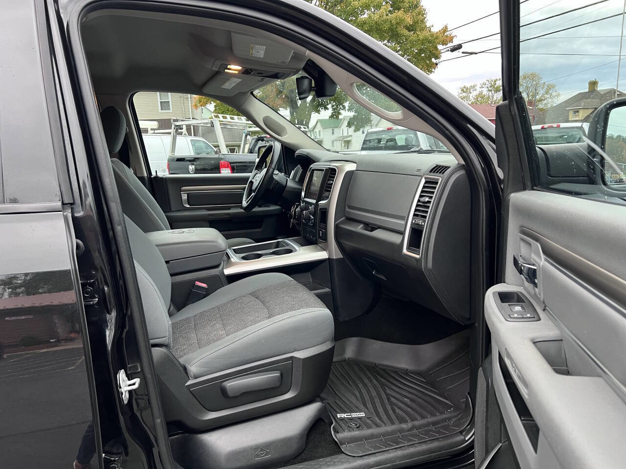 Used 2016 RAM 1500 Outdoorsman image 31