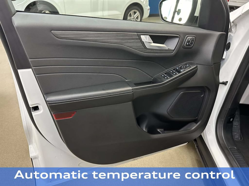 Used 2023 Ford Escape Platinum AWD/4WD image 17