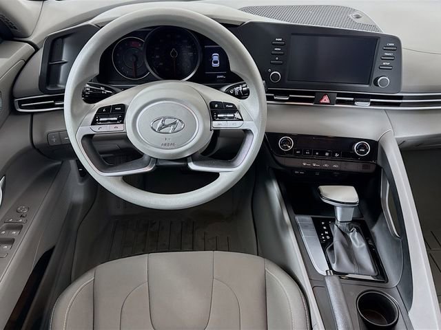 Used 2023 Hyundai Elantra SEL w/ Preferred Accessory Package image 21