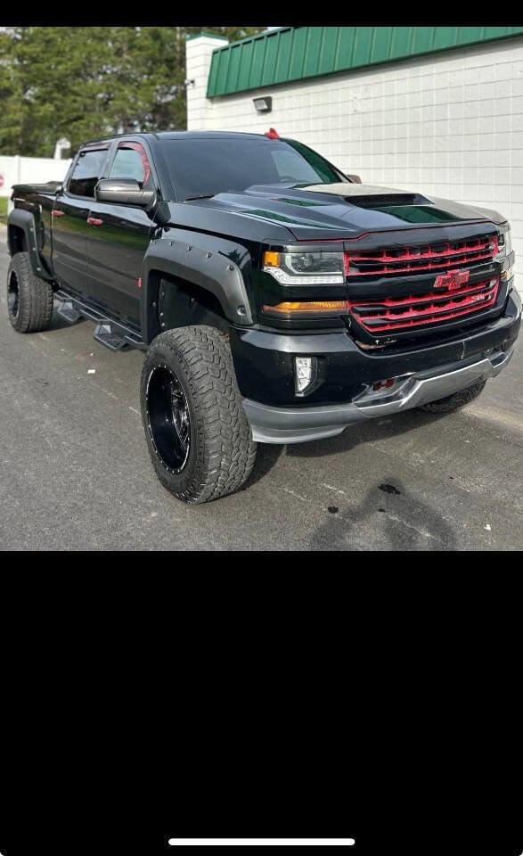 Used 2018 Chevrolet Silverado 1500 LT w/ All Star Edition image 2