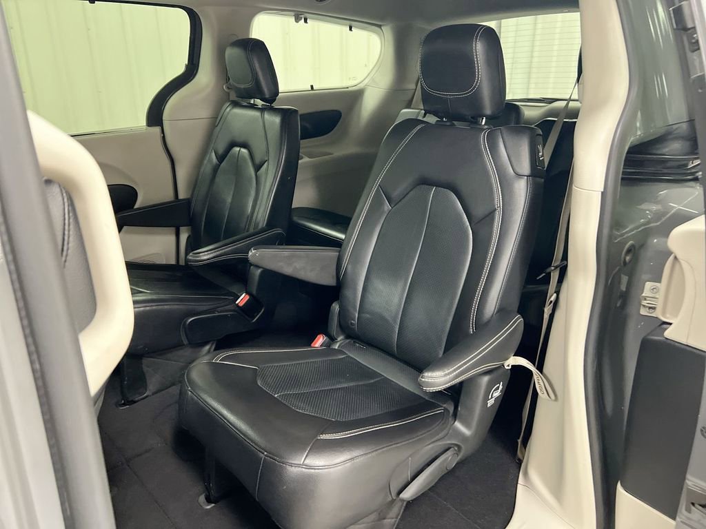 Used 2022 Chrysler Pacifica Touring-L image 22