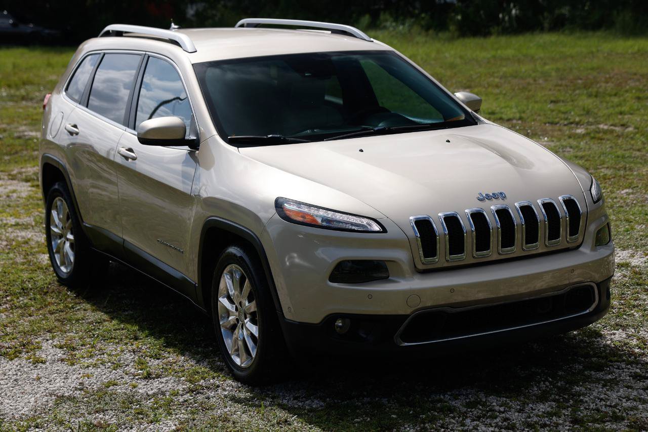 Used 2015 Jeep Cherokee Limited w/ Luxury Group FWD image 15