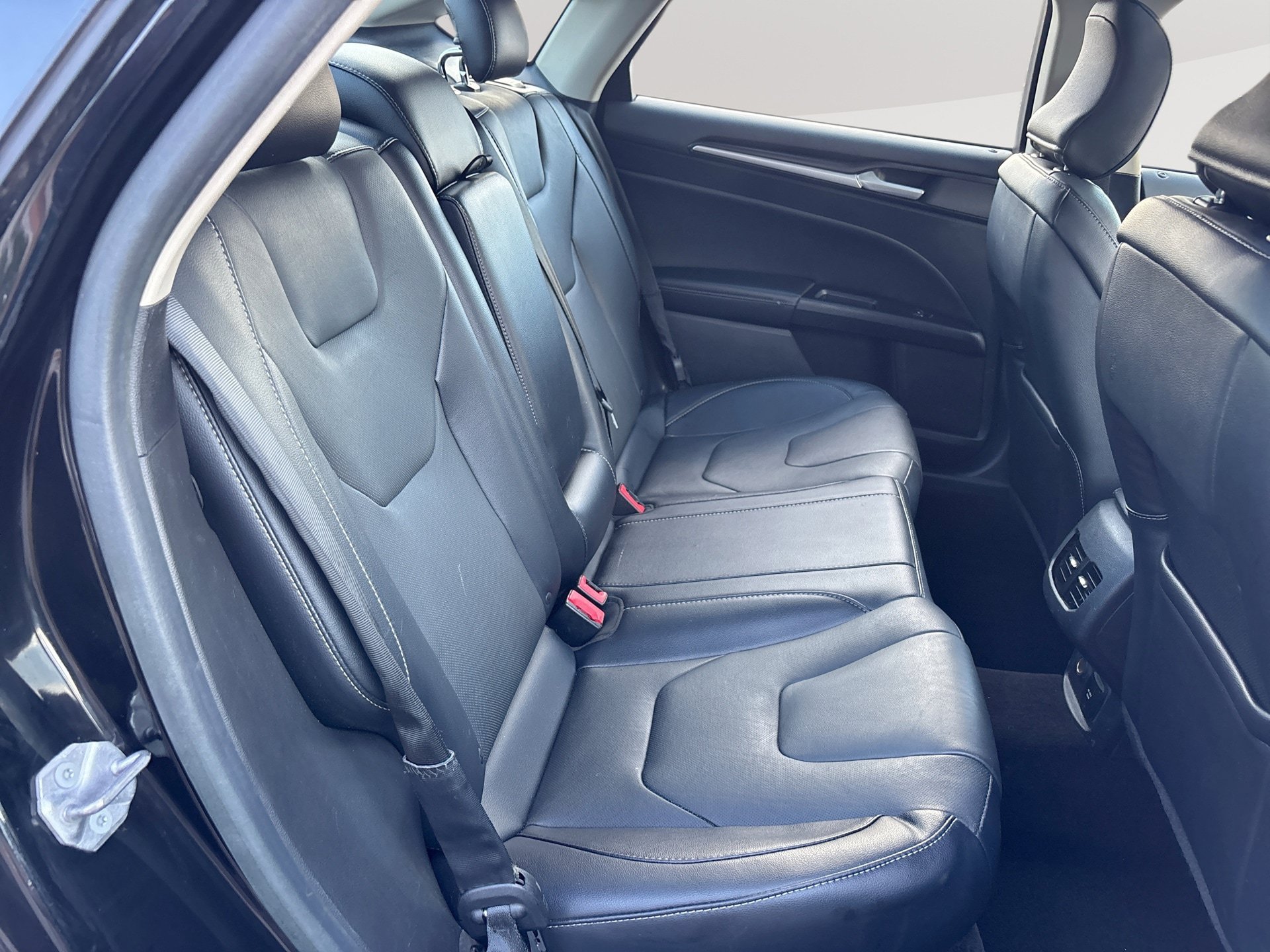 Used 2018 Ford Fusion Energi Titanium FWD image 27