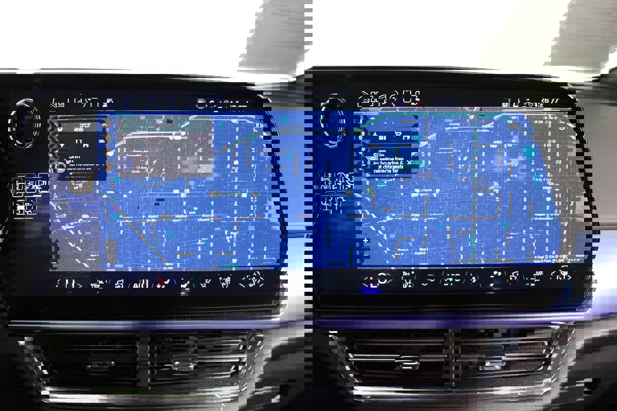 Used 2025 Chevrolet Equinox EV LT w/ Convenience Package image 18