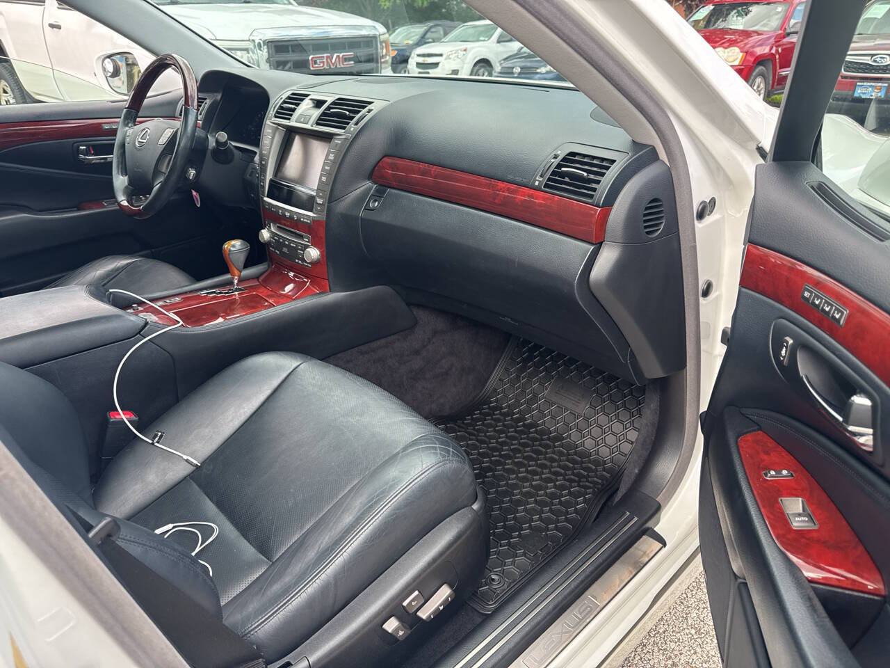 Used 2011 Lexus LS 460 w/ Luxury Value Edition RWD image 9