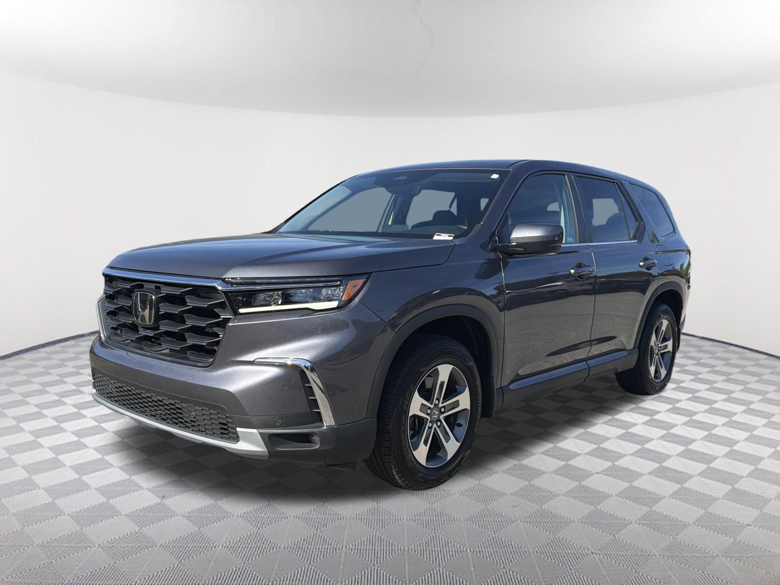 Used 2025 Honda Pilot EX-L image 3