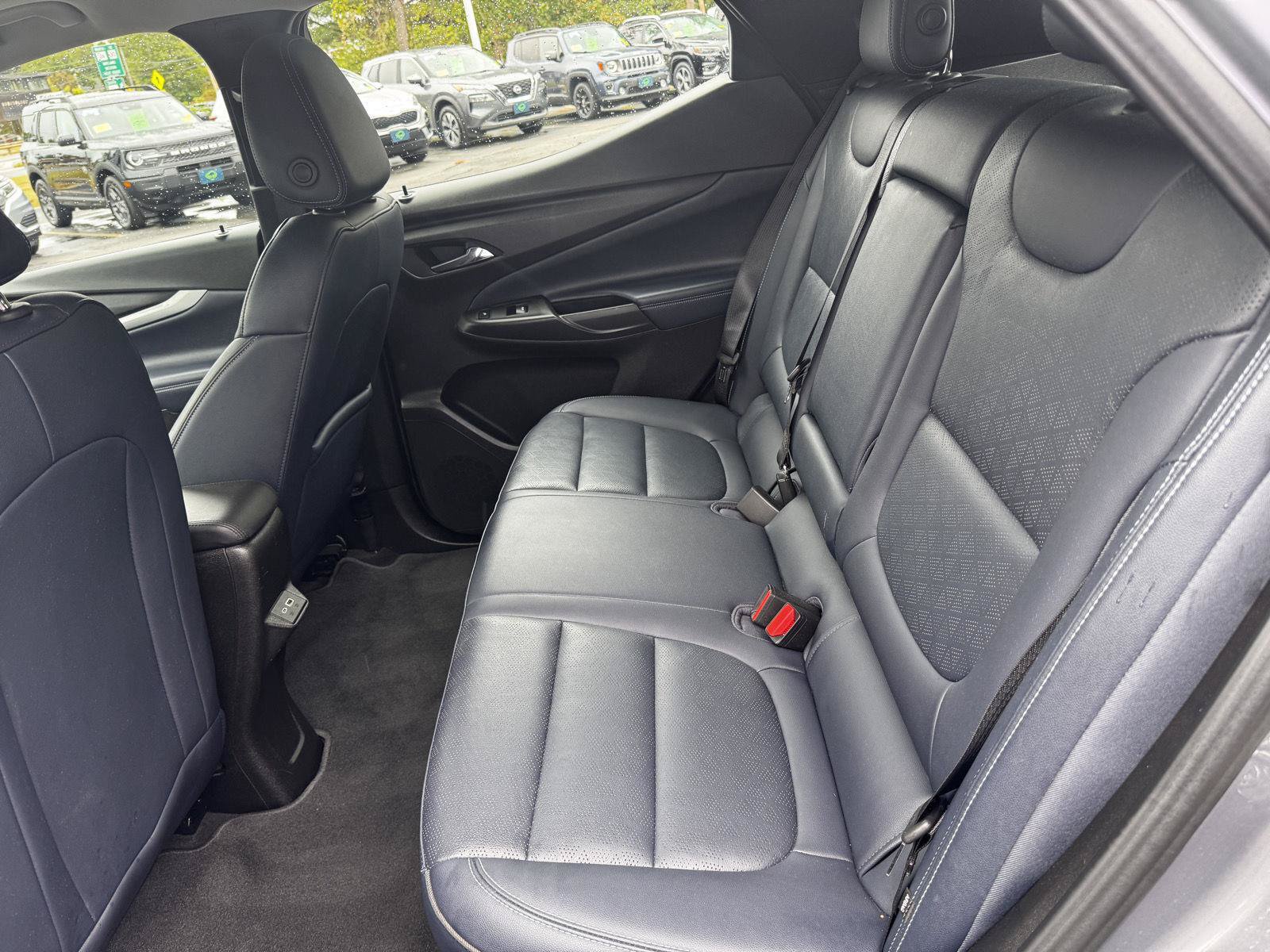 Used 2022 Chevrolet Bolt EUV Premier w/ Sun & Sound Package FWD image 14