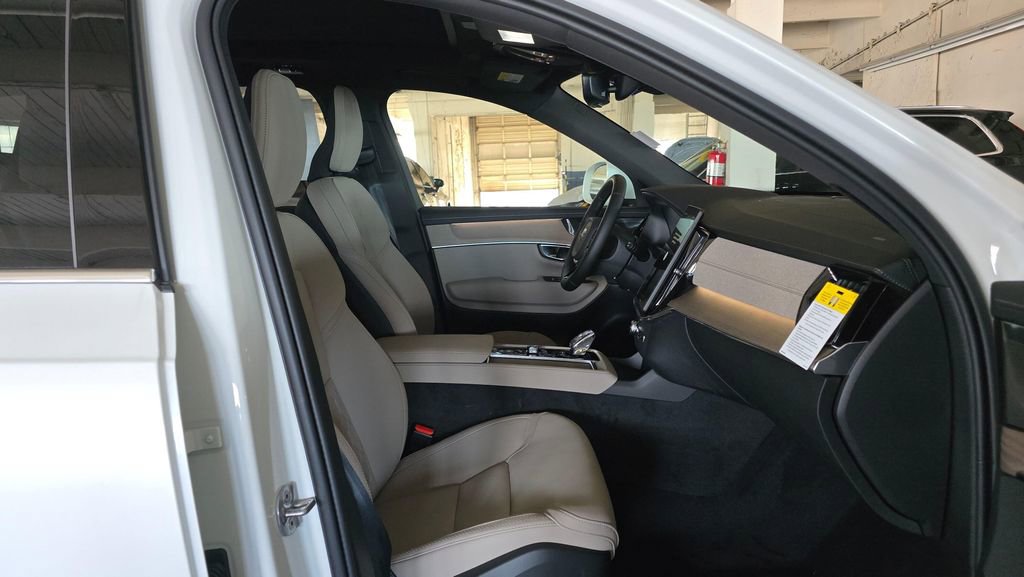New 2026 Volvo XC90 B6 Plus w/ Protection Package Premier image 10