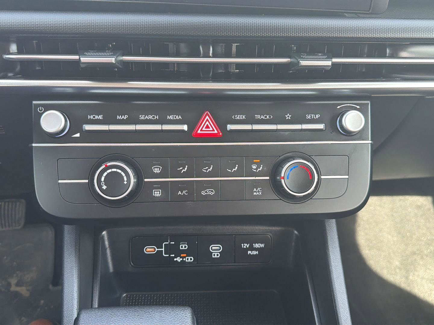 Used 2025 Hyundai Tucson SE image 14