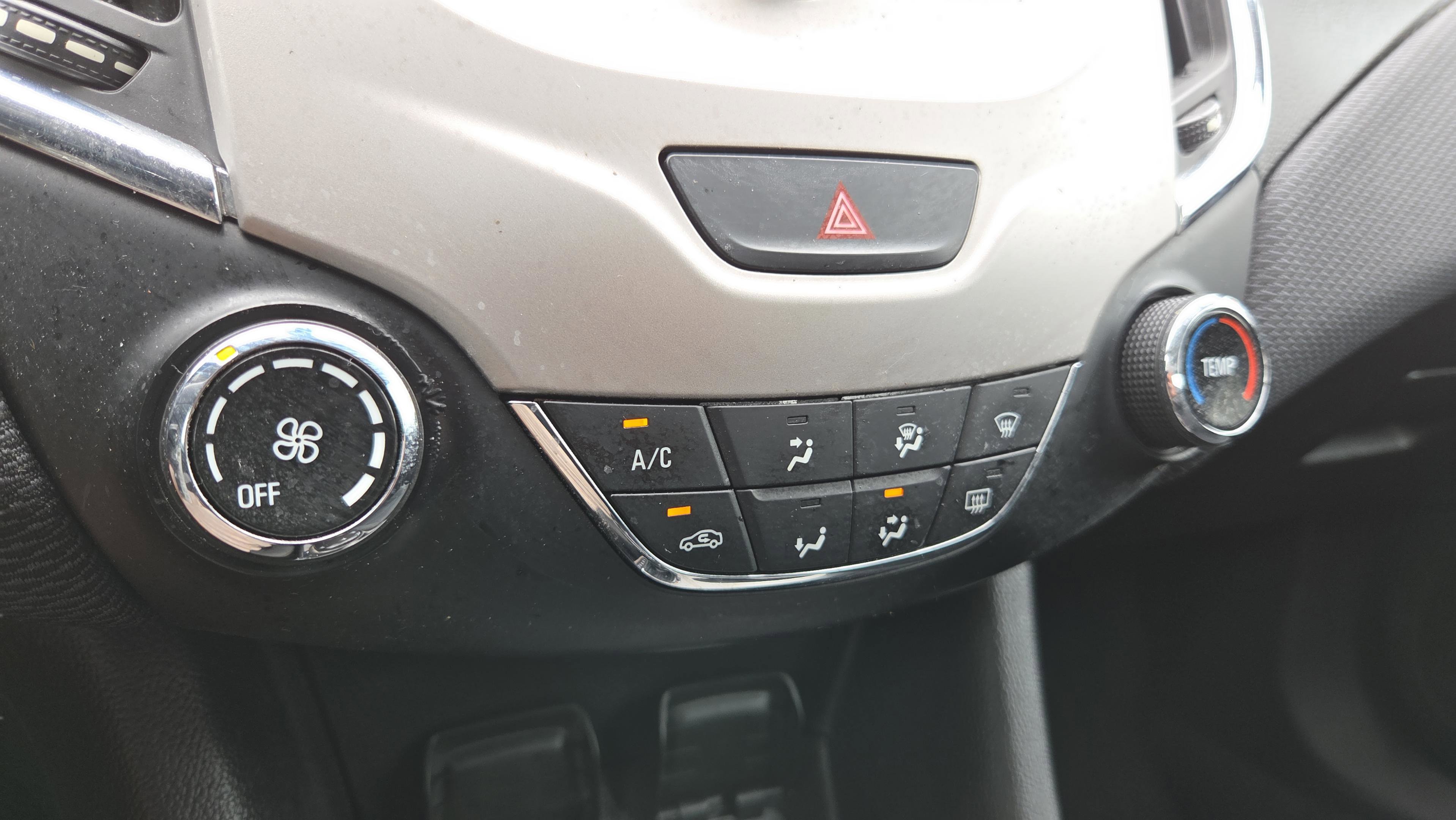 Used 2018 Chevrolet Cruze LS image 29