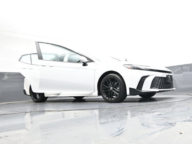 Used 2025 Toyota Camry SE FWD image 43