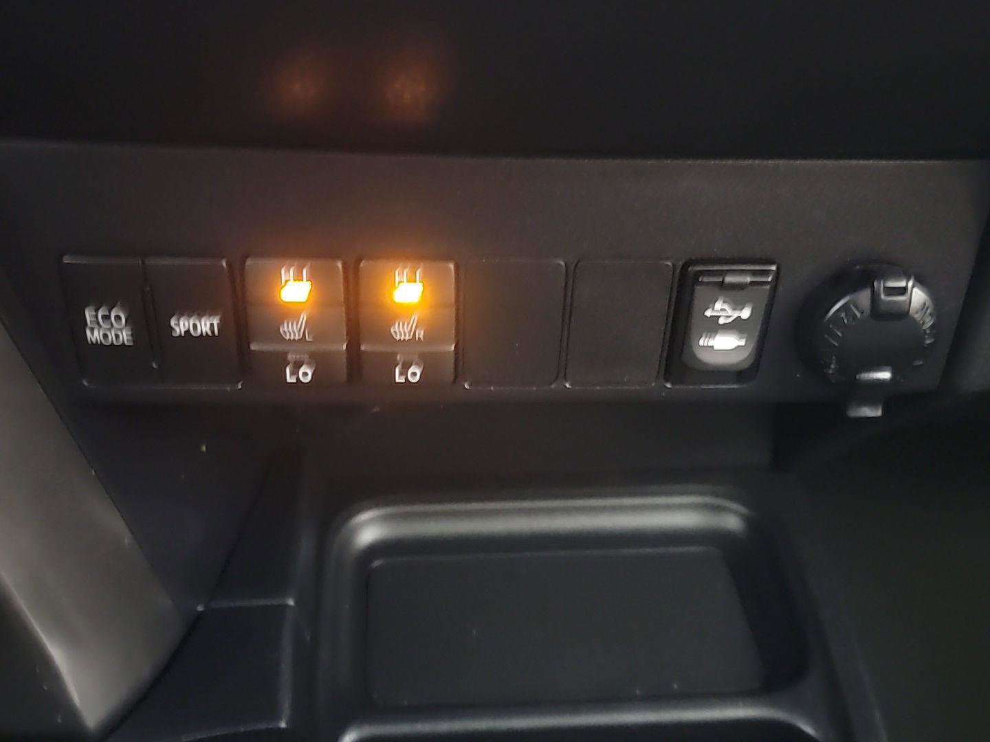 Used 2018 Toyota RAV4 SE w/ Power Extra Value Package image 32