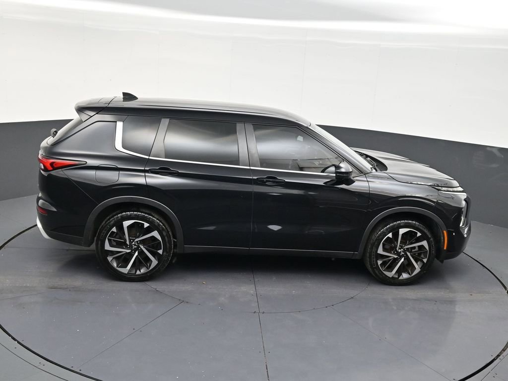 Used 2022 Mitsubishi Outlander SE image 18