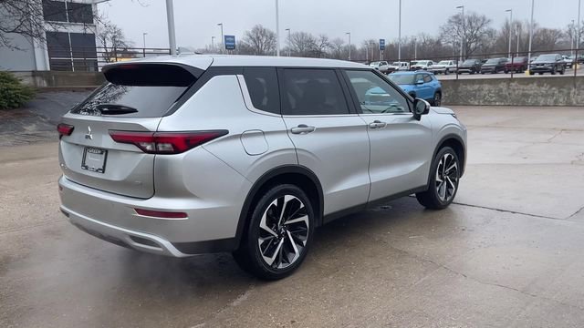 Used 2024 Mitsubishi Outlander SE image 8