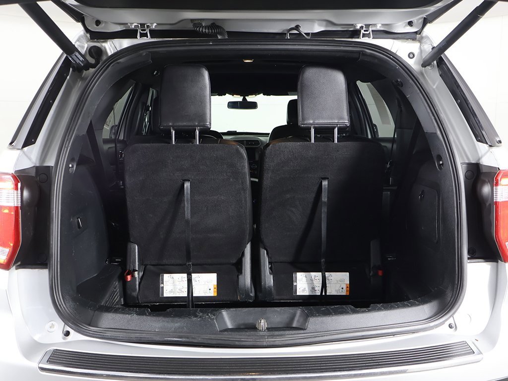 Used 2018 Ford Explorer XLT w/ Equipment Group 202A image 16