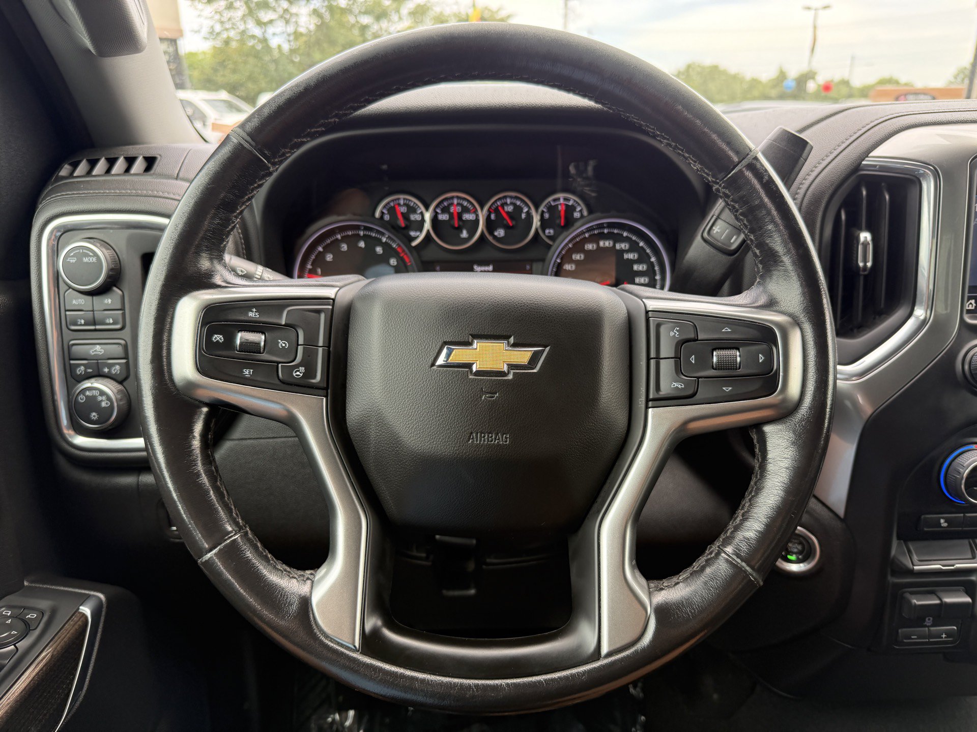 Used 2021 Chevrolet Silverado 1500 LT w/ Z71 Off-Road Package AWD/4WD image 17