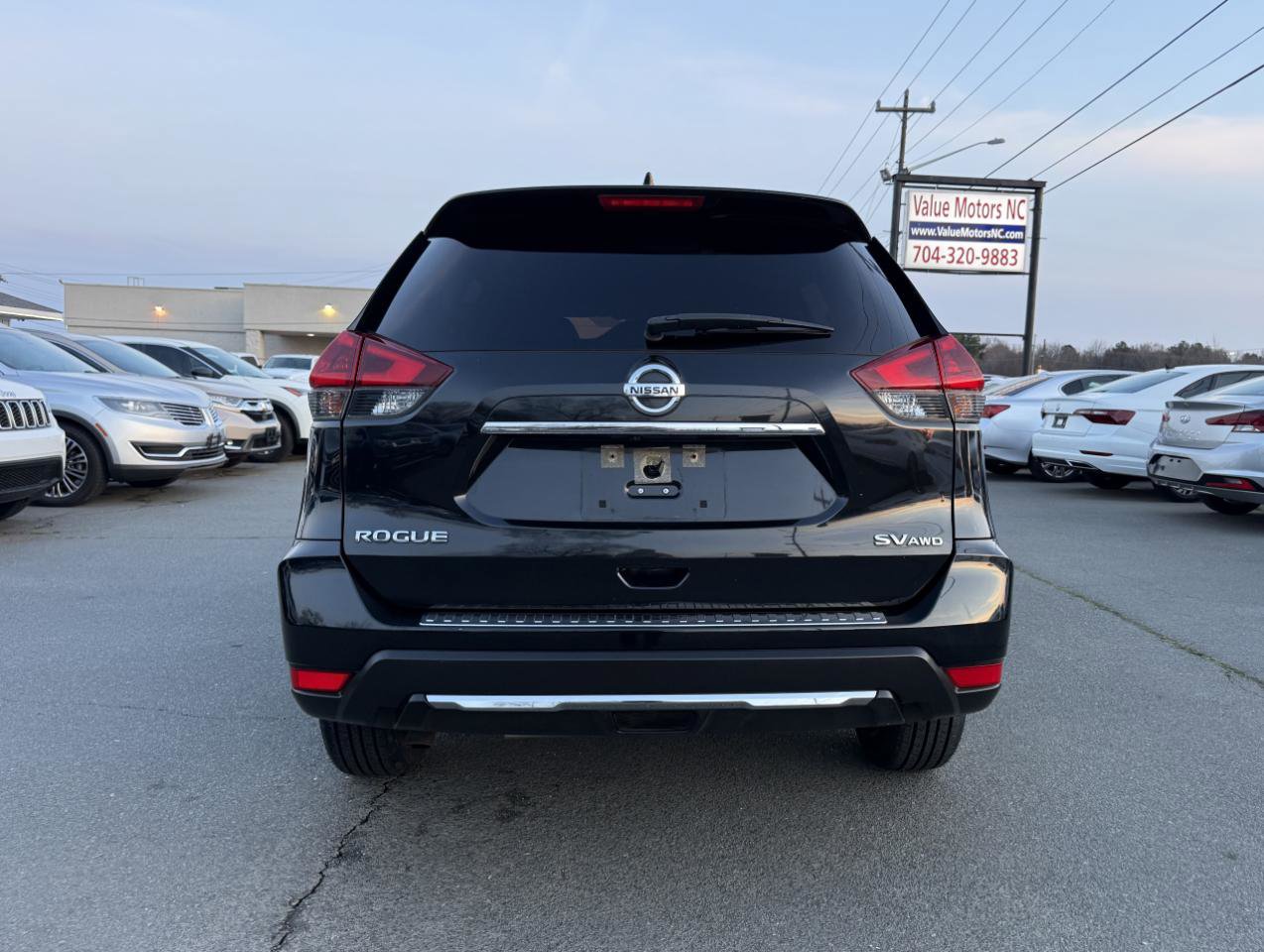 Used 2018 Nissan Rogue SV image 5