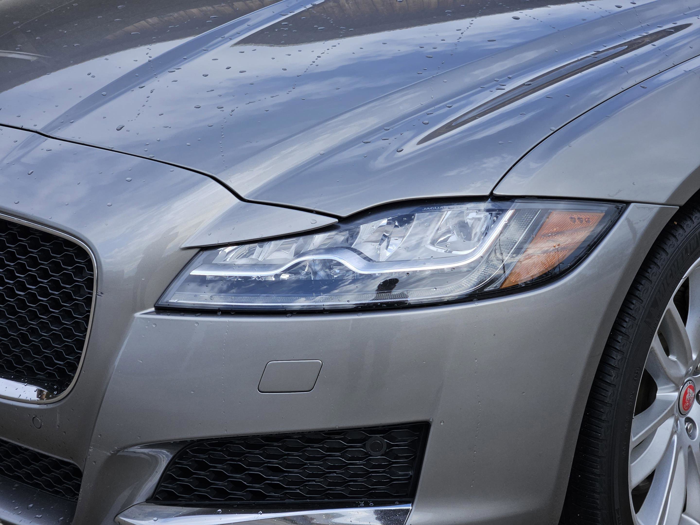 Used 2017 Jaguar XF Prestige image 11