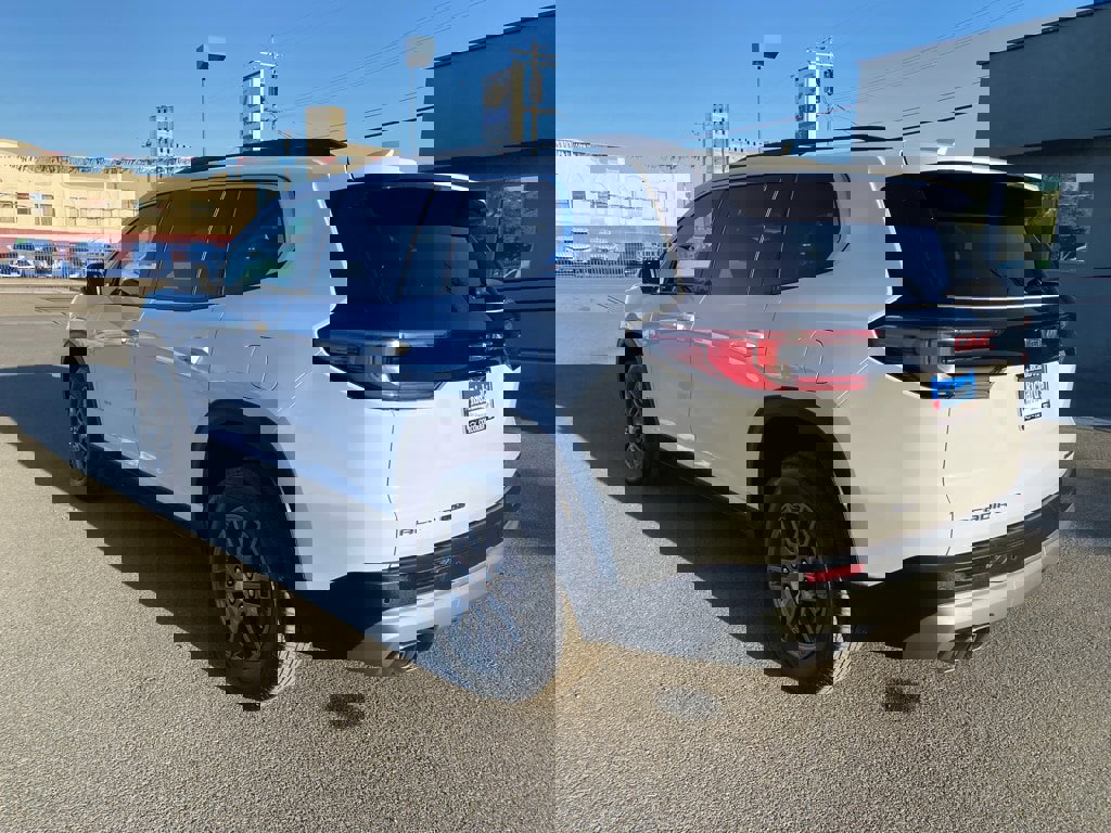 Used 2025 GMC Acadia Elevation image 11