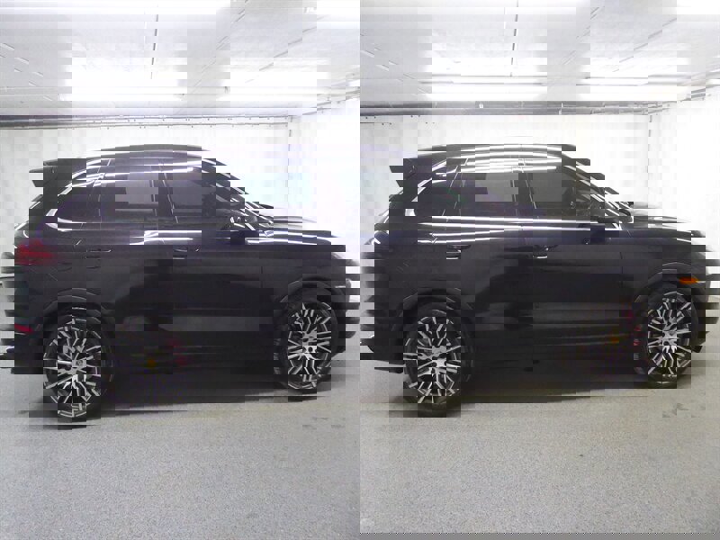 Used 2015 Porsche Cayenne Turbo image 8