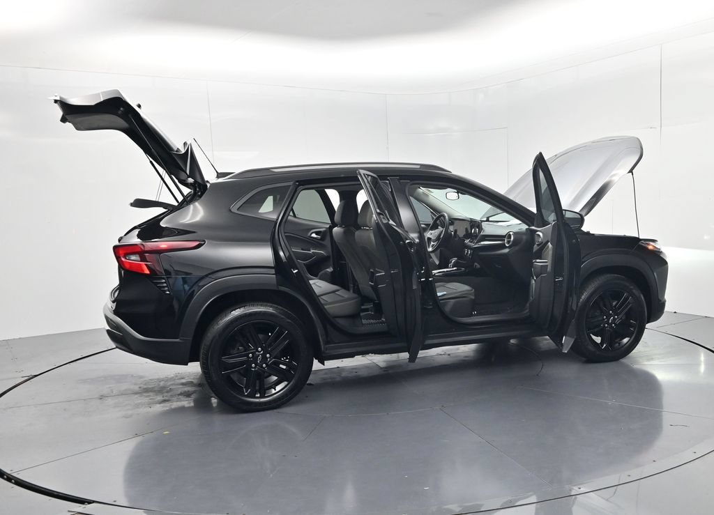 Used 2024 Chevrolet Trax ACTIV w/ Sunroof Package FWD image 58