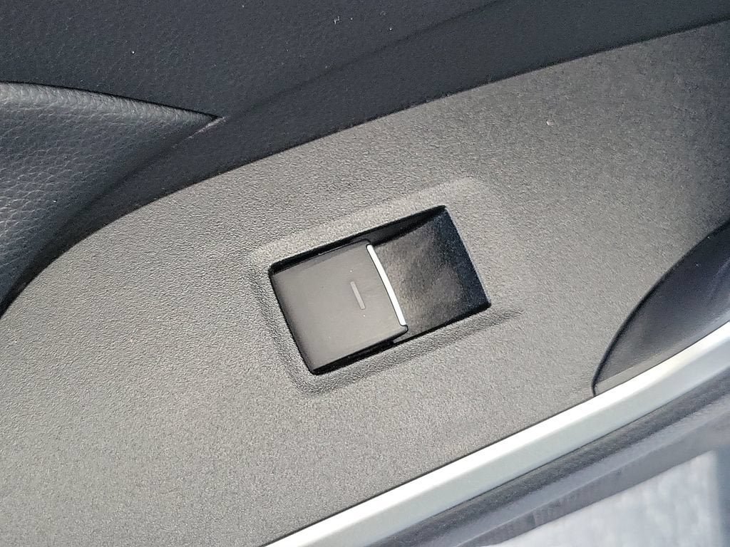 Used 2024 Toyota RAV4 XLE FWD image 16